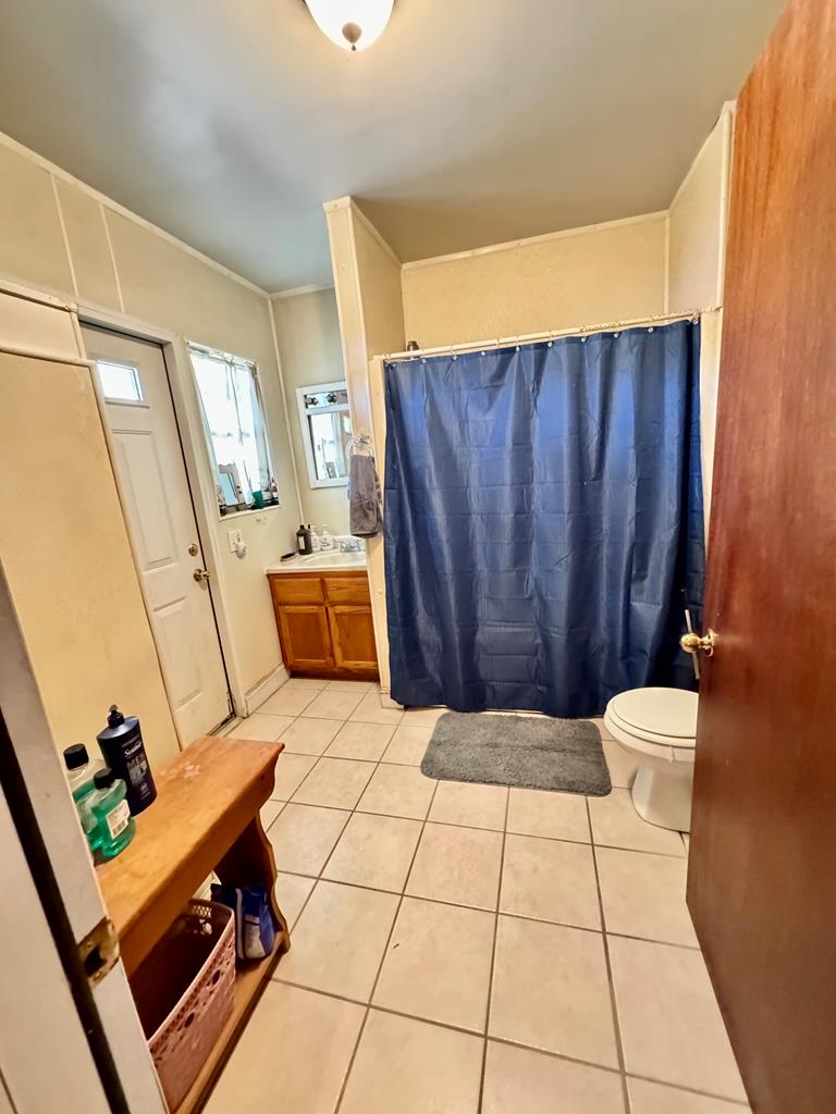 Apartment Bathroom 
